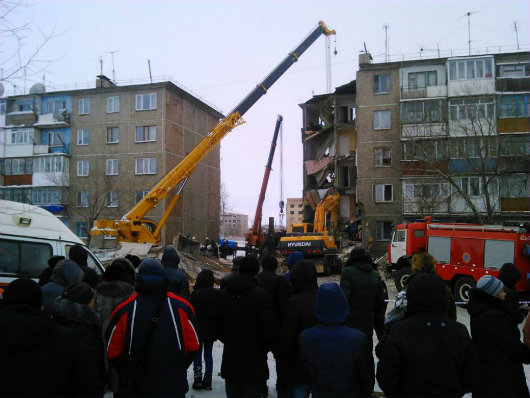 Крыша многоэтажного дома обрушилась в Петропавловске