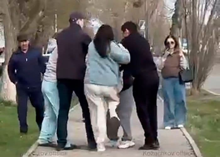 Начали в соцсетях, продолжили на улице - Драку женщин в Костанае прокомментировала полиция