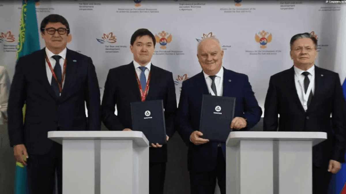 Казахстан подписал контракт на строительство первой АЭС с компанией "Росатома"
