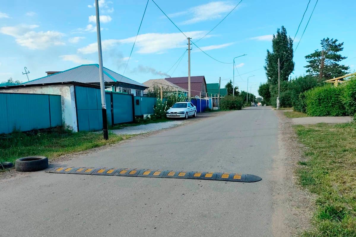 Проект «Народный гаишник» -  Зачем здесь два «лежачих»?
