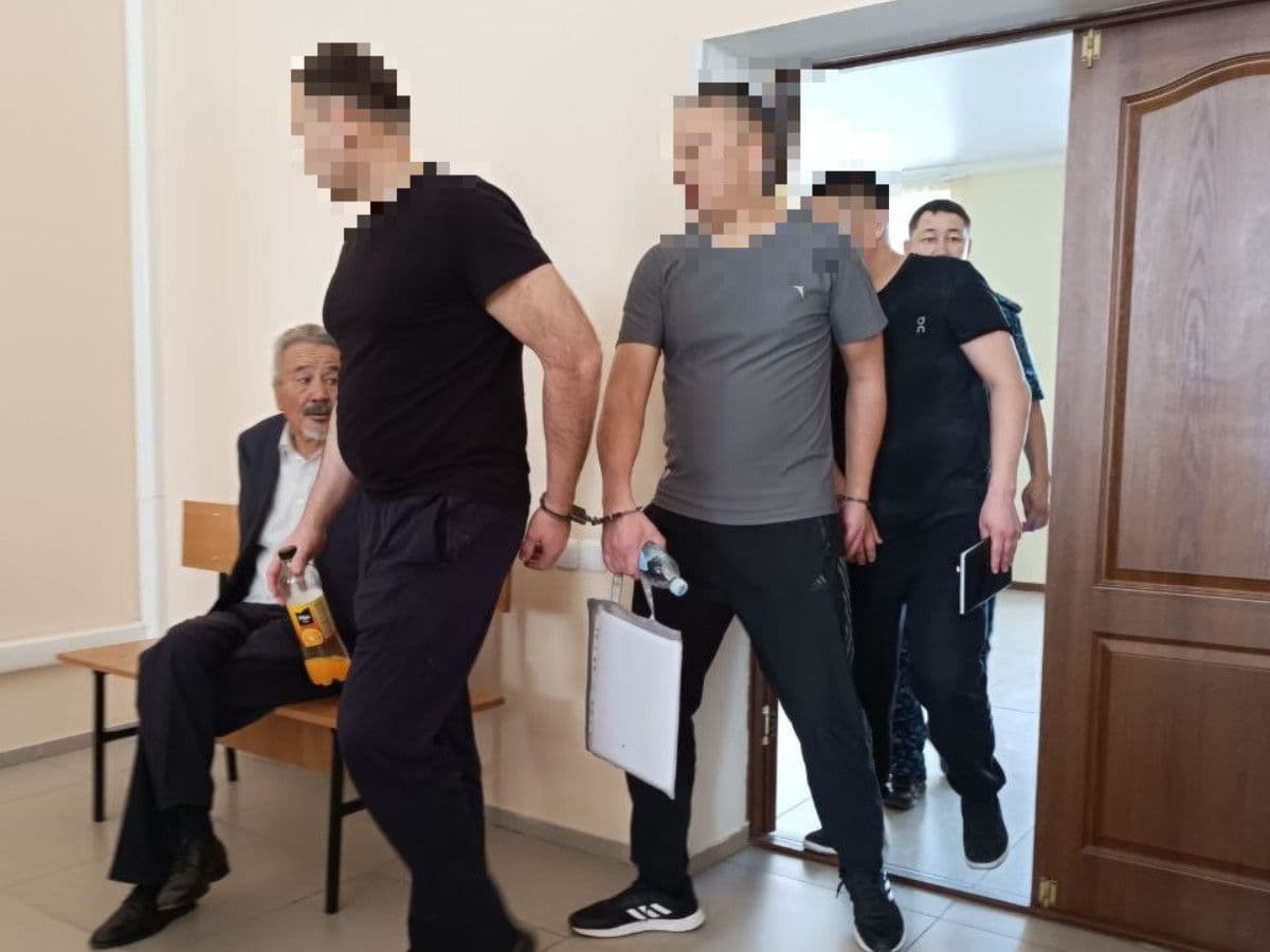Просили миллион по делу о краже телефона - В получении взятки обвиняют троих полицейских в Рудном