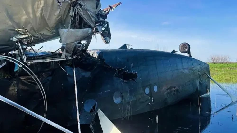 Самолёт разбился в Павлодарской области. Один пилот погиб, другой в больнице 