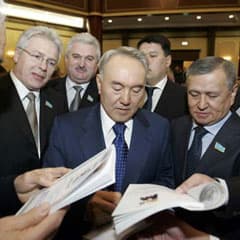 Послание пошло по рукам
