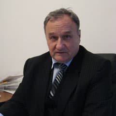 Или - театр, или - бизнес. Третьего не дано