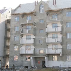 Пока без фасада, но уже с отделкой