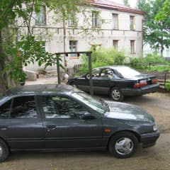 Стоянка на газоне