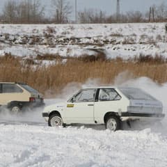 На скорости 220 км/ч по льду
