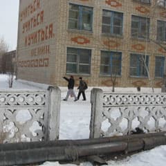 Трасса «мерзнет» возле школы
