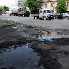 Половина двора - без асфальта