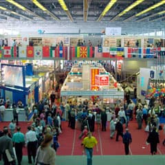 С распростертыми страницами