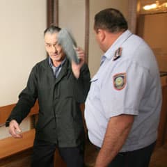 ...И тогда он прискакал с ножом