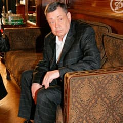 Караченцов готовится к празднику