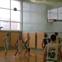 8 команд, 4 лидера