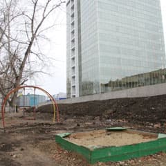 На заднем дворе бизнес-центра