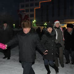 Хороводить будем две недели