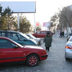 Куда делся тротуар возле ЦУМа?