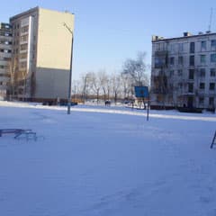 Как жильцы хоккейный корт отстояли