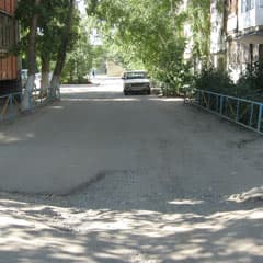Вместо асфальта - глина и вода