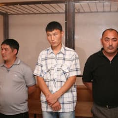 Надели наручники