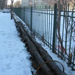 Изоляция свисает кусками