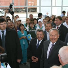 С точки зрения  стратегии и тактики