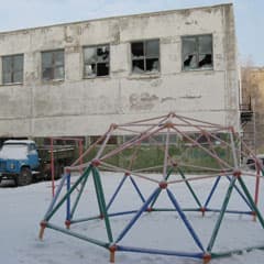 Развалины на детской площадке