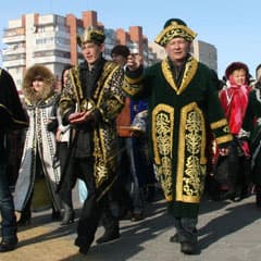 Городок, шествие и концерты