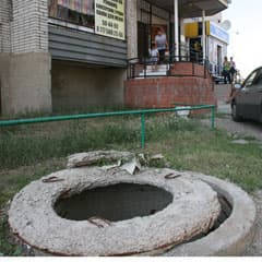 Один - связистов, второй - водников