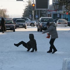 Тротуары Костаная - скользим все