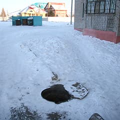 Бомжий «домик» на Курганской