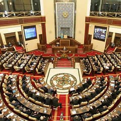 Как депутаты и эксперты оценивают работу парламента?