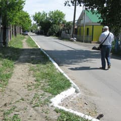 Яма длиной в тротуар
