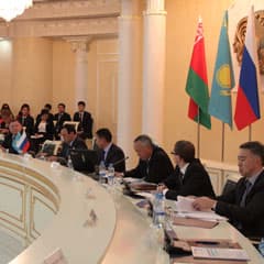 До союза - дистанция огромного размера
