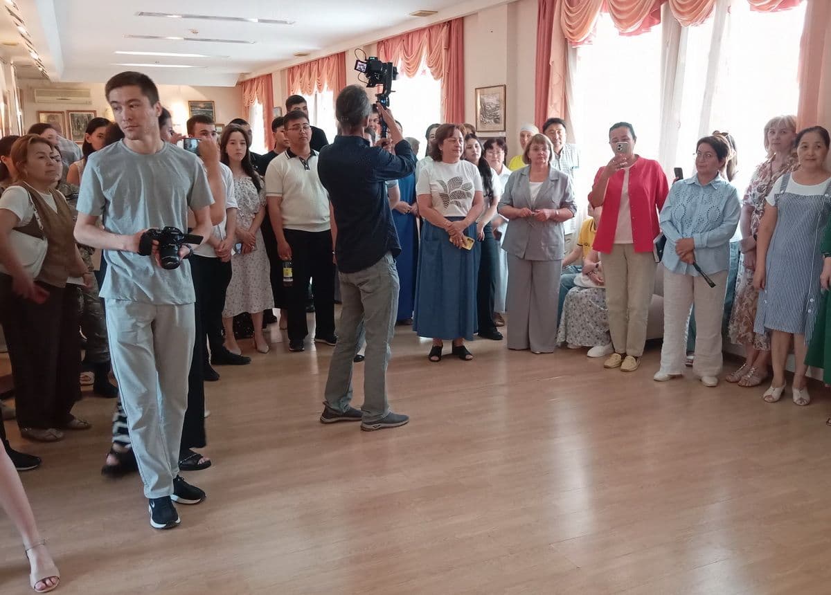 Денисовский музей приехал в Костанай. Смотрим на уникальные штучки в галерее нашего краеведческого