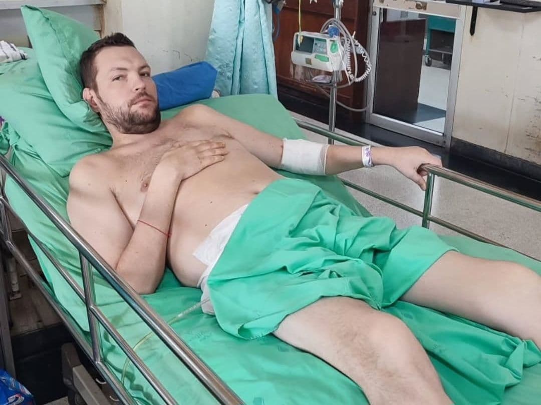 "Обычный коммерческий рейс" - Костанайца, попавшего в кому в Таиланде, доставляли в Казахстан без помощи санавиации
