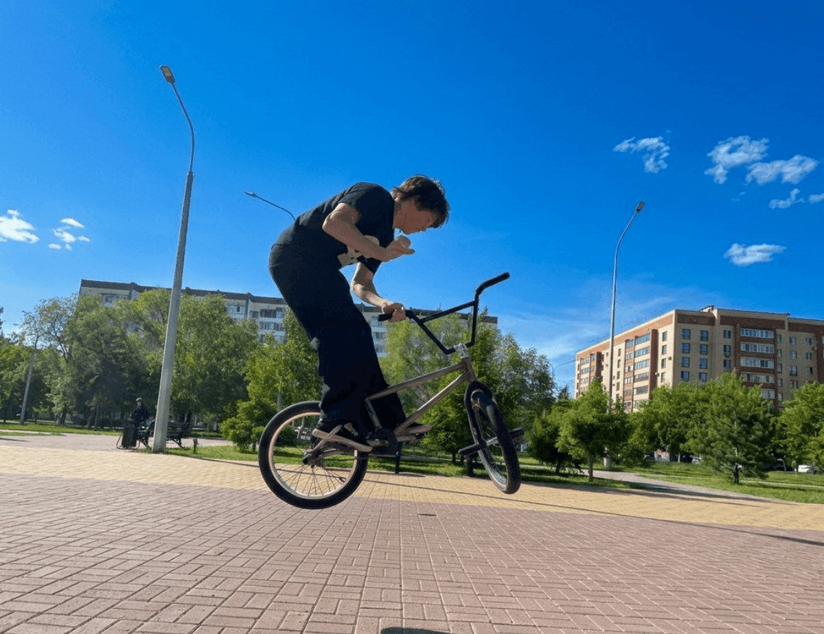 Не сидится на попе ровно: в Костанае BMX уводит зумеров от гаджетов
