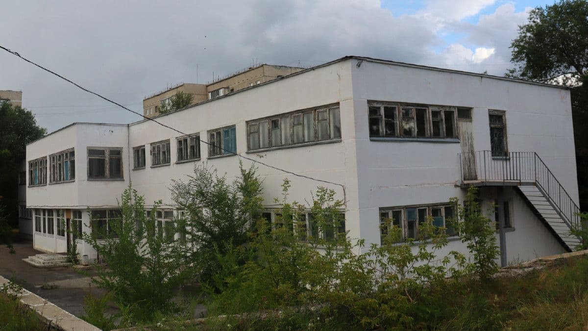 «Нам здесь не нужен дом, а нужен садик» - Восстановить заброшенное здание в 9-ом мкрн решили в Костанае