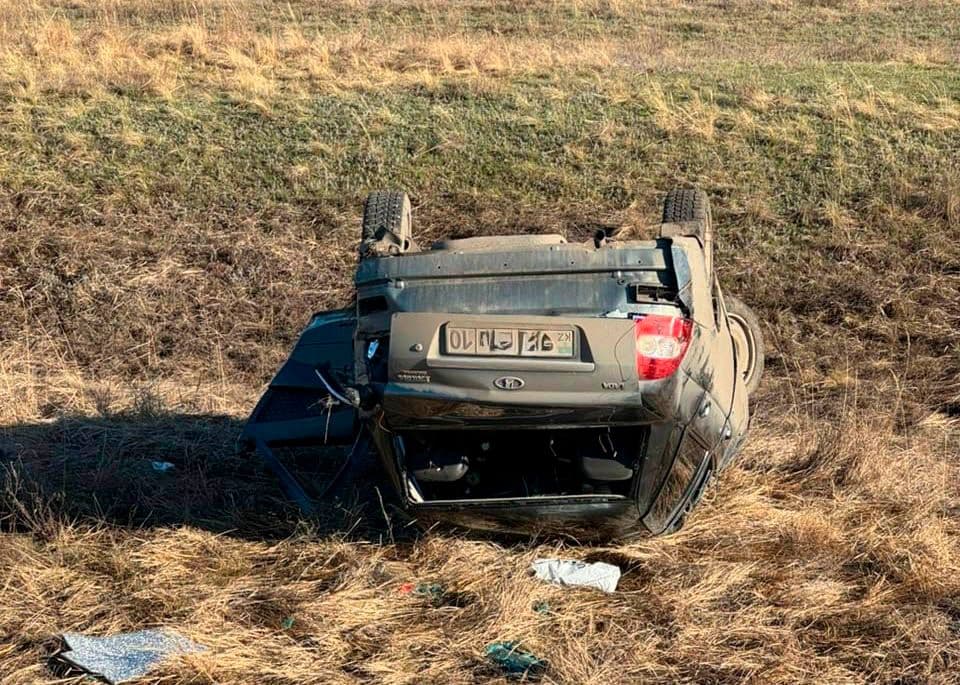В больницу попала пассажирка автомобиля-"перевертыша" после аварии на трассе в Костанайской области