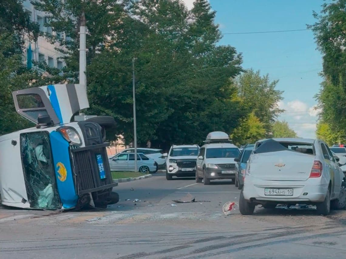 Два ДТП с полицейскими машинами произошли в Костанае