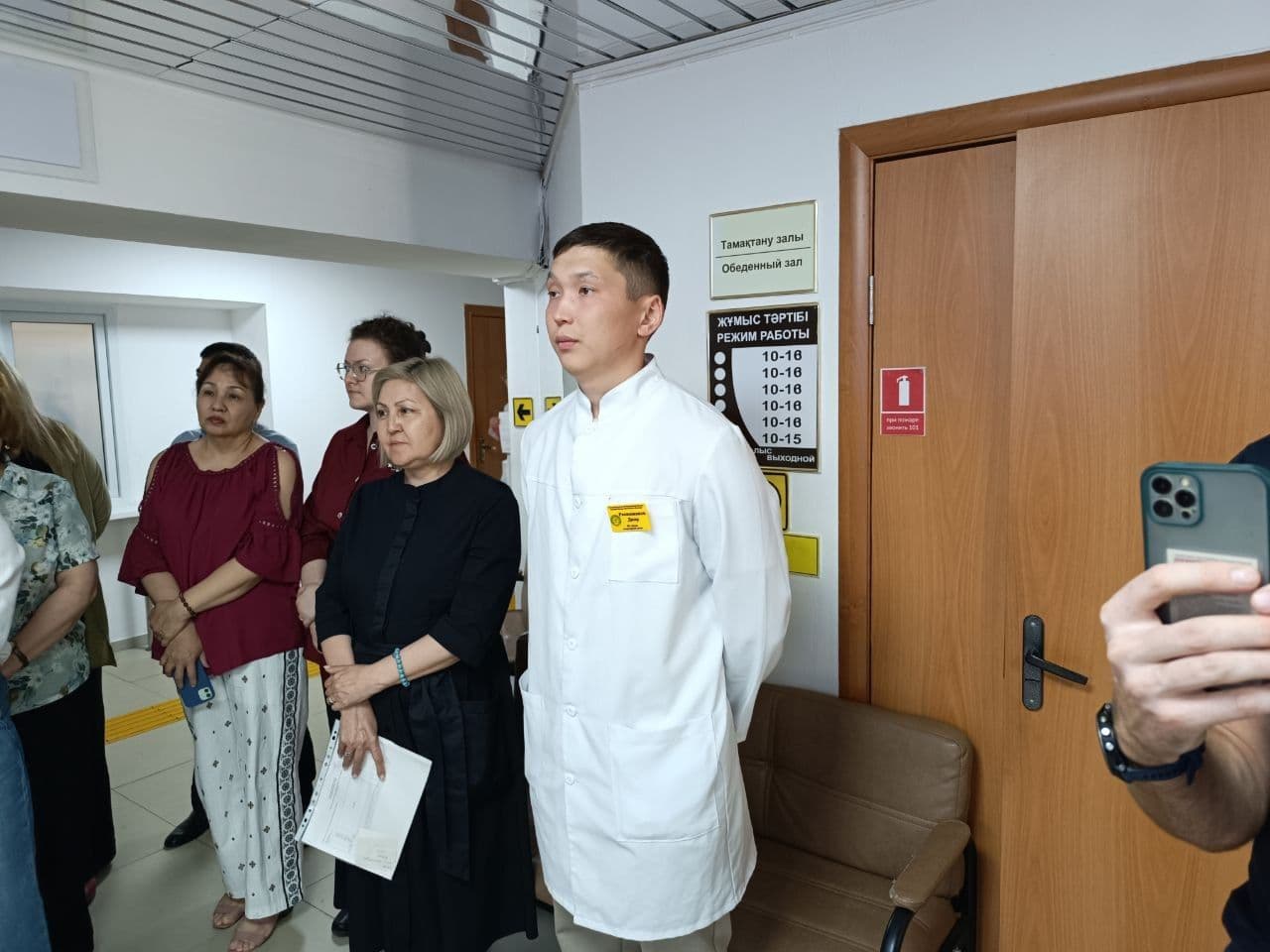 Студент-медик рассказал, как оказывал первую помощь ребенку во время ЧП в терма-парке в Костанае