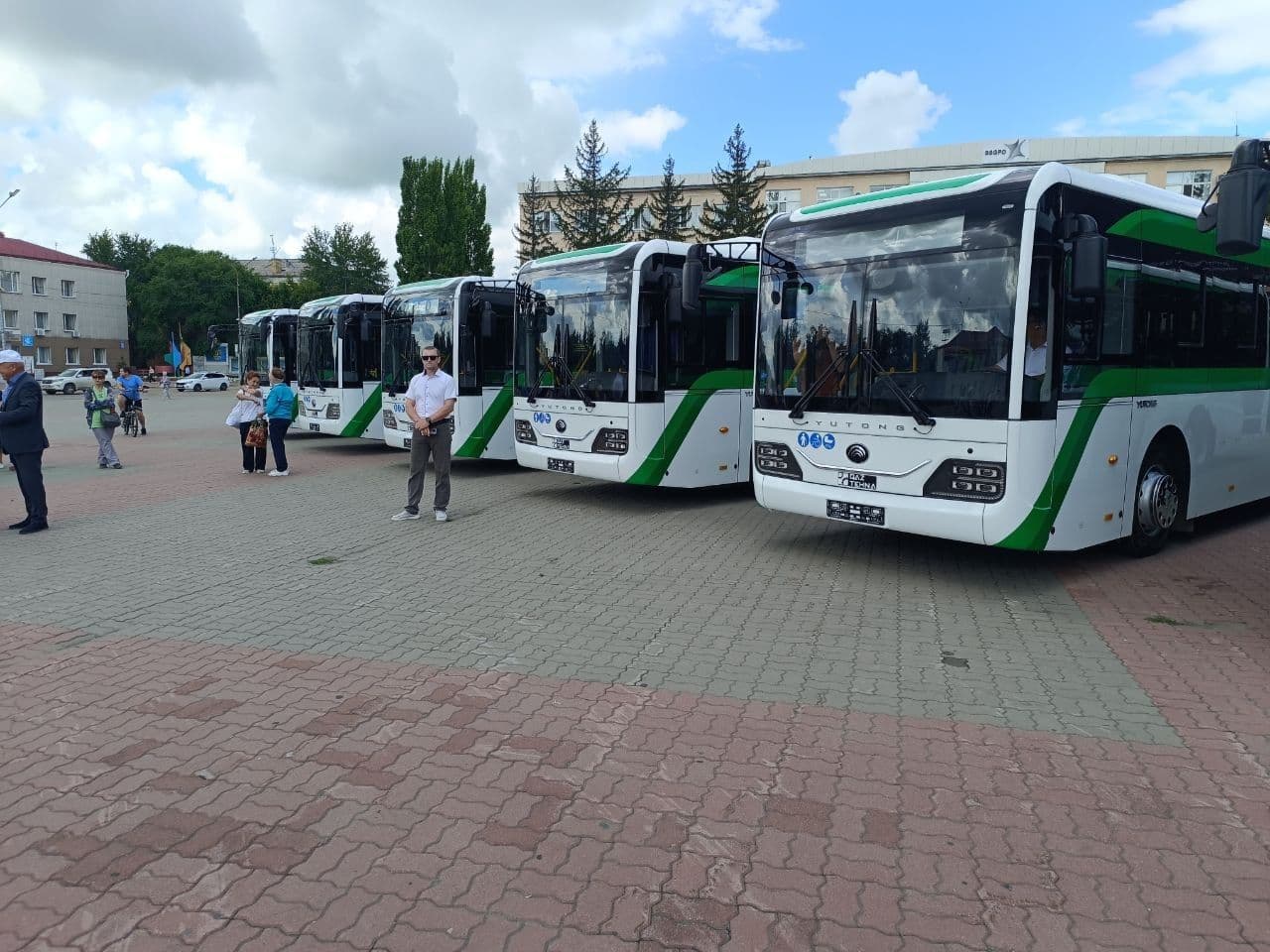 Передайте за проезд - Новые автобусы привезли в Рудный. Кто и сколько за них заплатит?