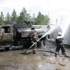 Бензовоз, цистерны, огонь