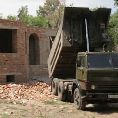 Под шумок праздника коттедж растет