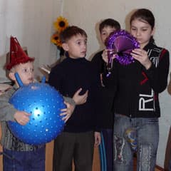 Украсили праздник подарками