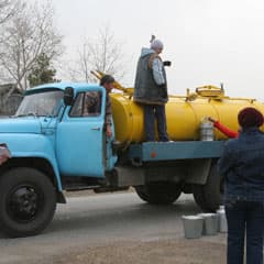 А в Надеждинке весною безнадега...