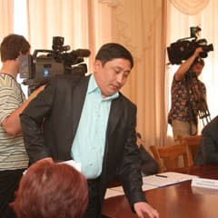 Землю - крестьянам, вакцину - коровам