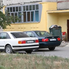 Заблокировали все въезды во двор