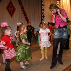 На подиум - с прабабушкой