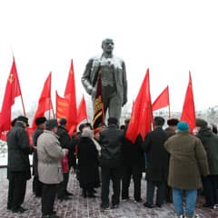 По главным улицам парадом