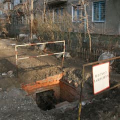 На краю открытого люка
